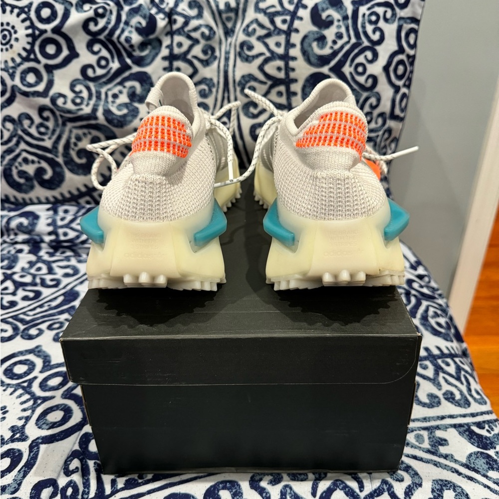 ADIDAS - Picture 4 of 7